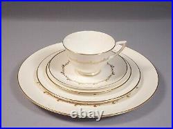 ROYAL DOULTON RONDO FULL SET for 12 Dinner cups Plates H4935 England